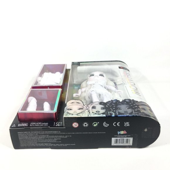 Shadow High Fashion Doll Natasha Zima With 2 Outfits Series 1 - Picture 11 of 11